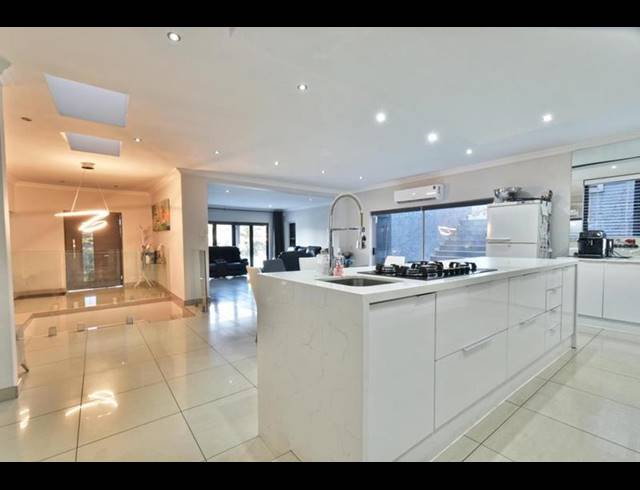 7 BEDROOM HOUSE FOR SALE IN GLENVISTA